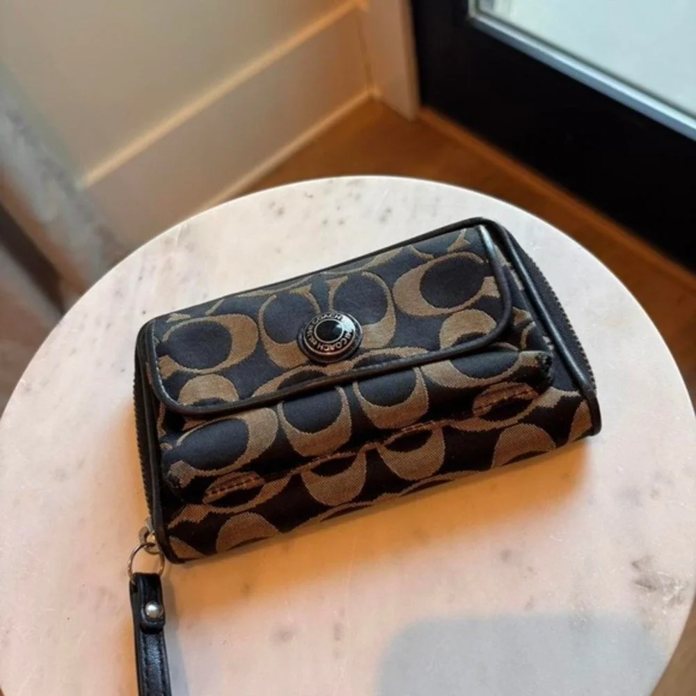 coach monogram